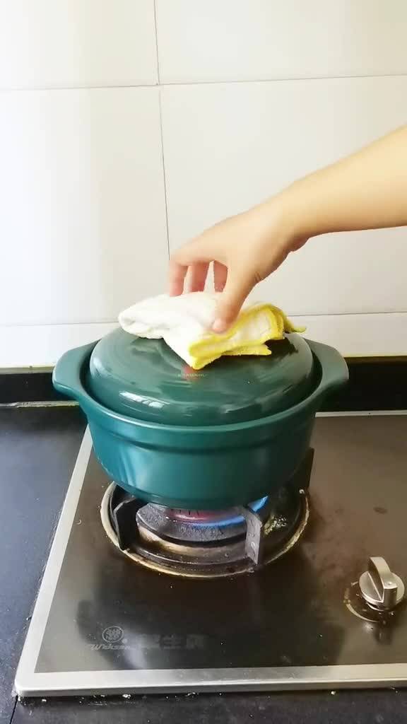 砂鍋 顏值與實(shí)力兼?zhèn)涞膹N房網(wǎng)紅，如何選對(duì)耐住冰火考驗(yàn)的好廚具？